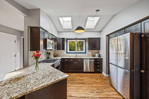 2520 W 105th ST, Bloomington, MN 55431