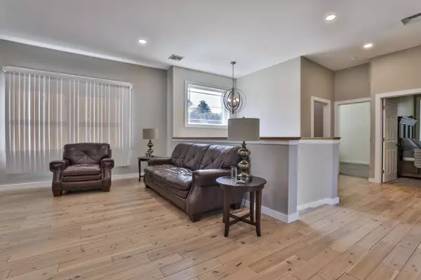 6 Cambridge RD, Nashua, NH 03062