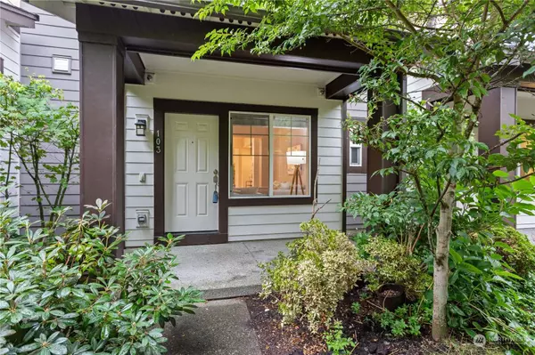 10384 157th PL NE #103, Redmond, WA 98052