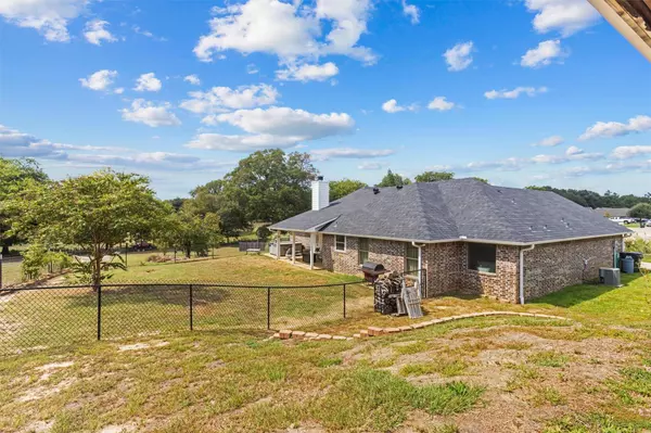16041 Hickory Hills Drive, Lindale, TX 75771