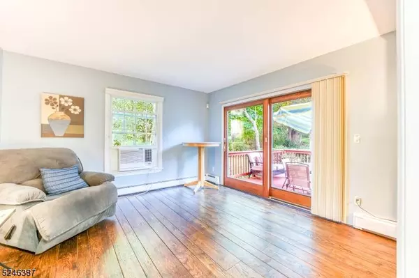 8 Cregar Rd, High Bridge Boro, NJ 08829