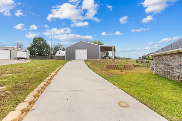 16041 Hickory Hills Drive, Lindale, TX 75771