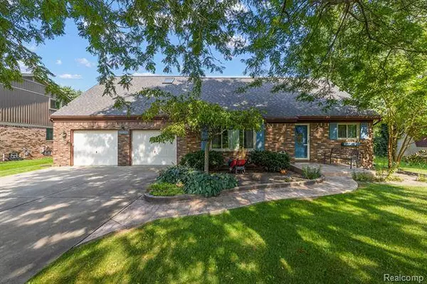 48289 Mallard Drive, Chesterfield, MI 48047