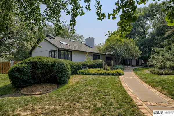 290 S 208 Street, Omaha, NE 68022