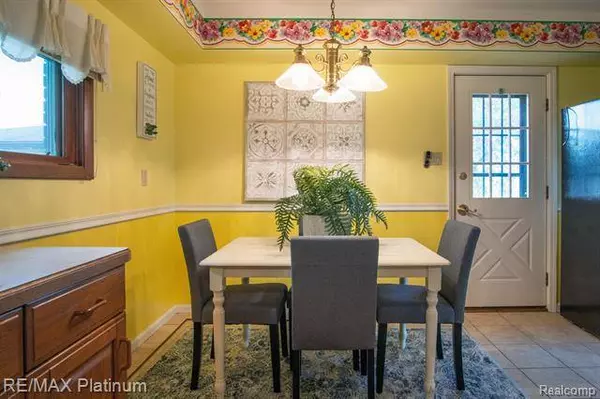 7435 PONTIAC TRAIL Road, Northville, MI 48168