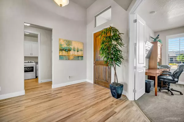 1102 N Via De Luna, Washington, UT 84780