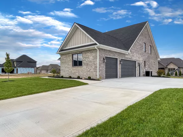 5668 Skylark DR, Greenwood, IN 46143