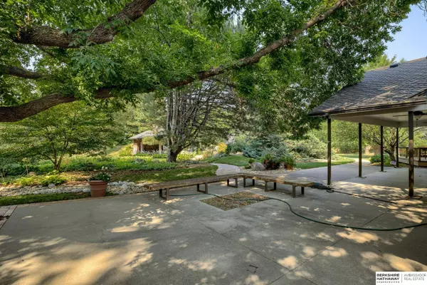 290 S 208 Street, Omaha, NE 68022