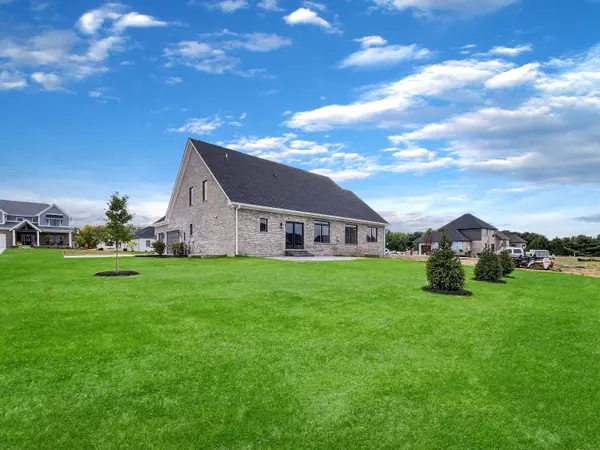 5668 Skylark DR, Greenwood, IN 46143