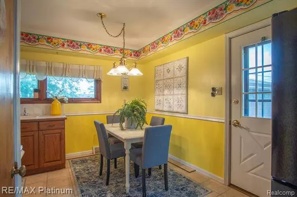 7435 PONTIAC TRAIL Road, Northville, MI 48168