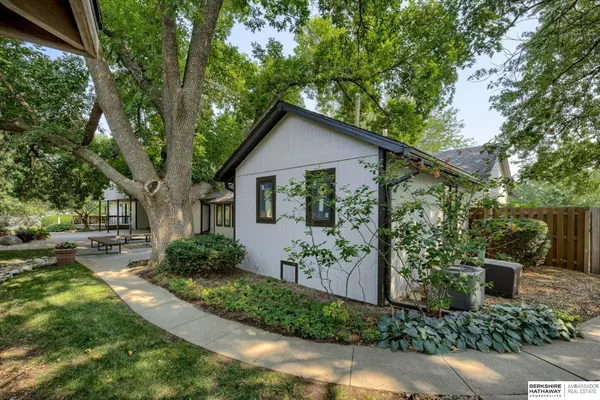 290 S 208 Street, Omaha, NE 68022