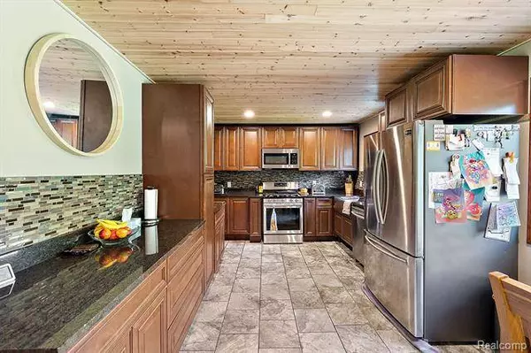 48289 Mallard Drive, Chesterfield, MI 48047