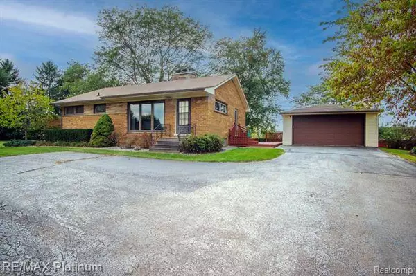 7435 PONTIAC TRAIL Road, Northville, MI 48168