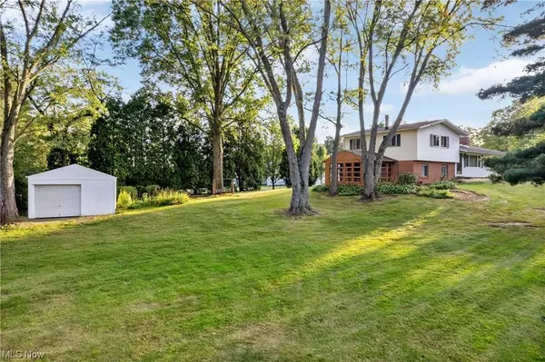 120 Lester RD, New Franklin, OH 44319