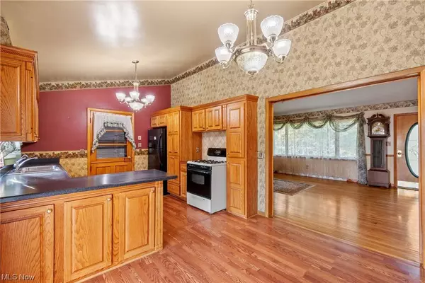 120 Lester RD, New Franklin, OH 44319