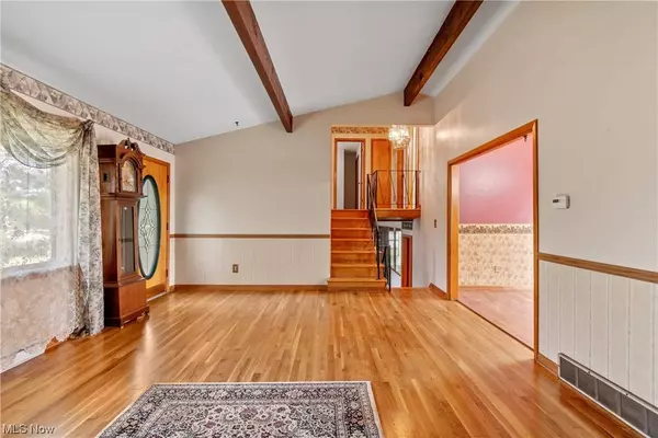 120 Lester RD, New Franklin, OH 44319