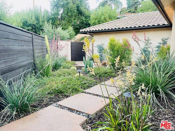 3671 Adamsville Ave, Calabasas, CA 91302