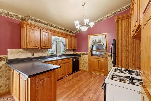 120 Lester RD, New Franklin, OH 44319