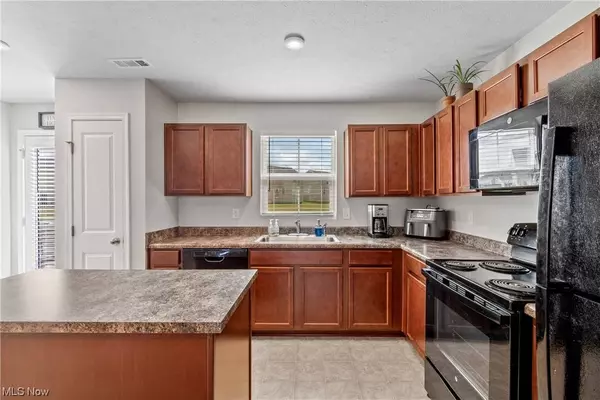 603 Cherrywood LN, Painesville, OH 44077