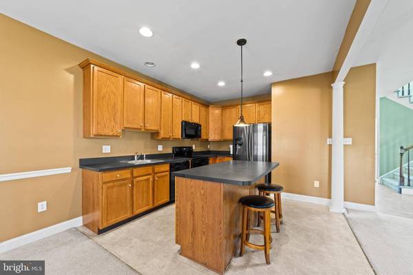2 GLACIER DR, Berlin, NJ 08009
