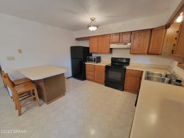 4809 6TH Avenue N, Grand Forks, ND 58203