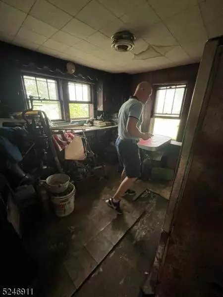 238 Hillcrest Dr, Milford Boro, NJ 08848