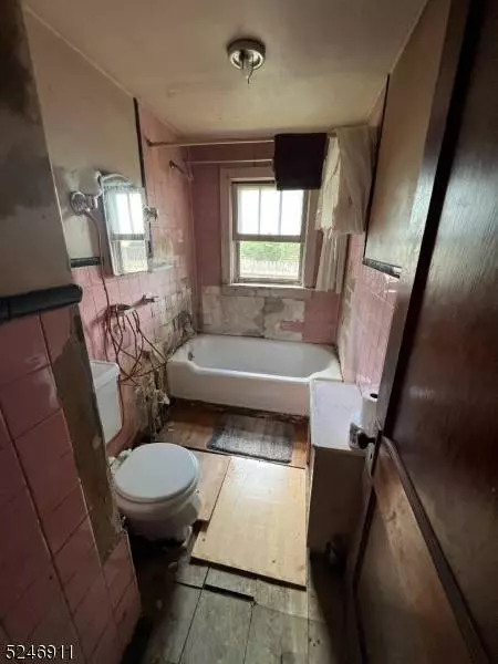 238 Hillcrest Dr, Milford Boro, NJ 08848