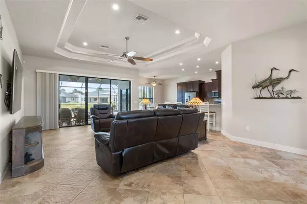 9142 PALM BEACH DR, Weeki Wachee, FL 34613