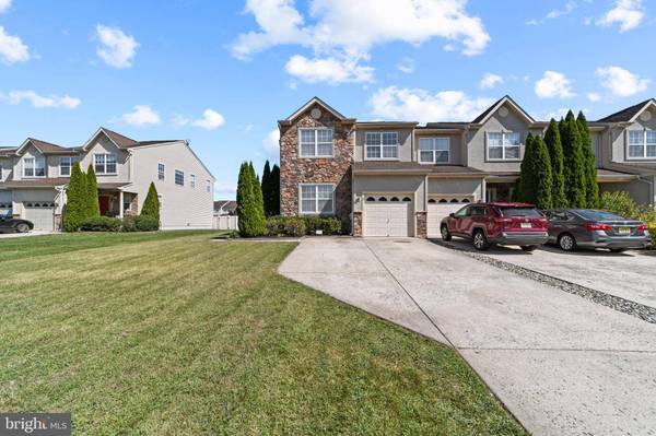 2 GLACIER DR, Berlin, NJ 08009