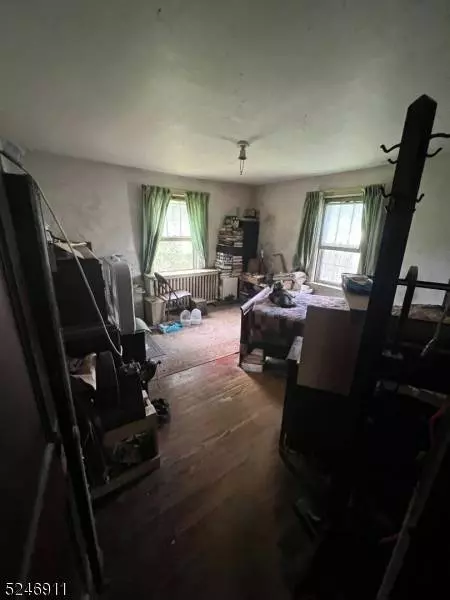 238 Hillcrest Dr, Milford Boro, NJ 08848