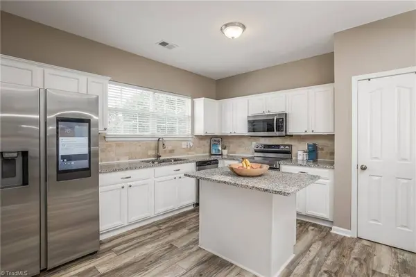 3829 Tarrant Trace CIR, High Point, NC 27265