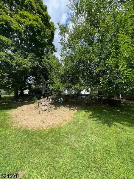 238 Hillcrest Dr, Milford Boro, NJ 08848