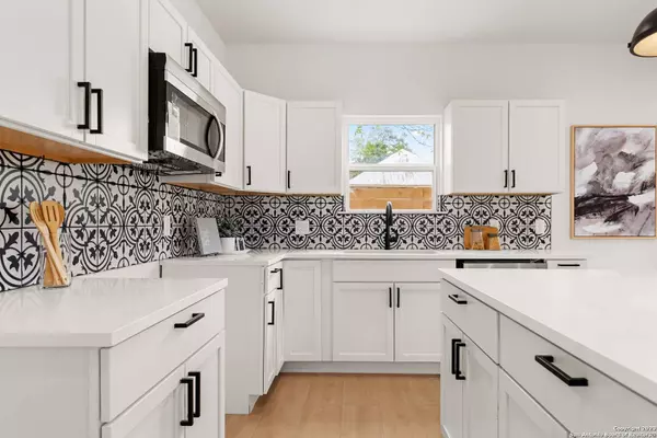 320 Idaho St, San Antonio, TX 78203-1010