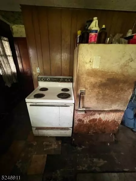 238 Hillcrest Dr, Milford Boro, NJ 08848