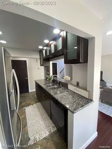 520 VICTORIA Square, Brighton, MI 48116