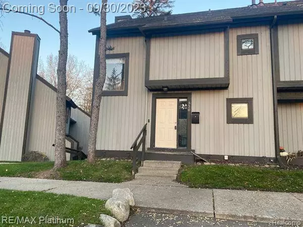 520 VICTORIA Square, Brighton, MI 48116