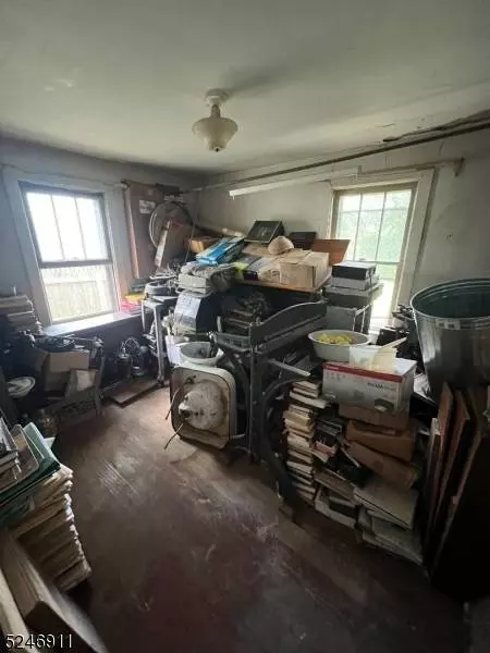 238 Hillcrest Dr, Milford Boro, NJ 08848