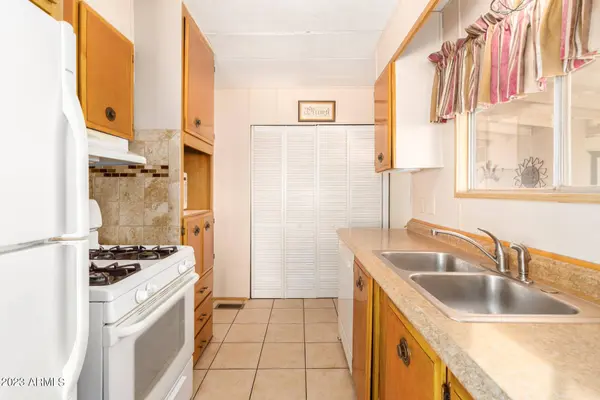 7239 E INVERNESS Avenue, Mesa, AZ 85209