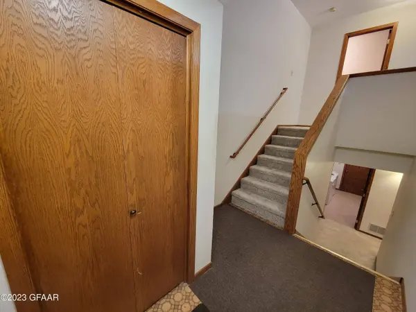 4809 6TH Avenue N, Grand Forks, ND 58203