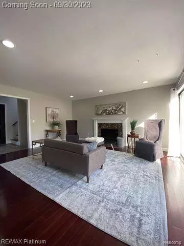 520 VICTORIA Square, Brighton, MI 48116