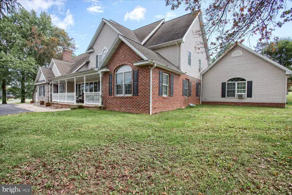 424 ABBOTTSTOWN PIKE, Abbottstown, PA 17301