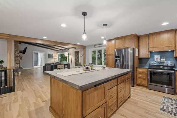 39 Evergreen RD, Dellwood, MN 55110