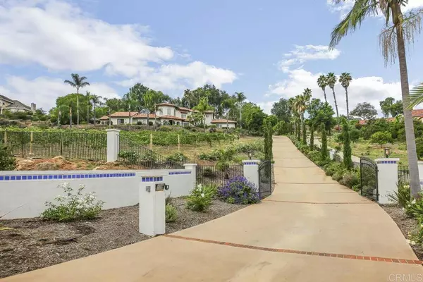 2444 Flametree RD, Vista, CA 92084