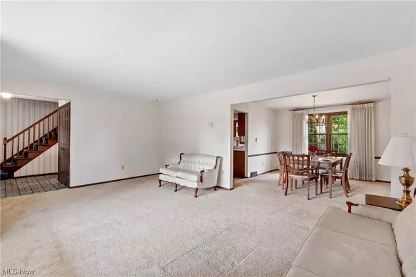 5852 North OVAL, Solon, OH 44139