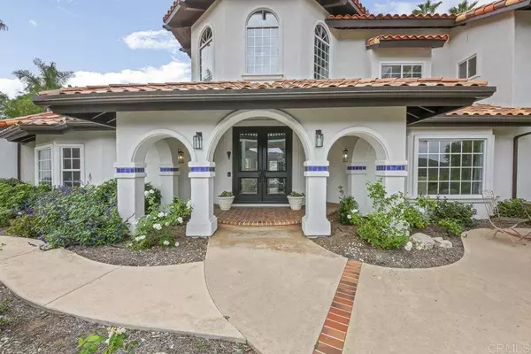 2444 Flametree RD, Vista, CA 92084