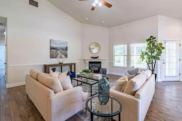 17 Moody AVE, Clovis, CA 93619