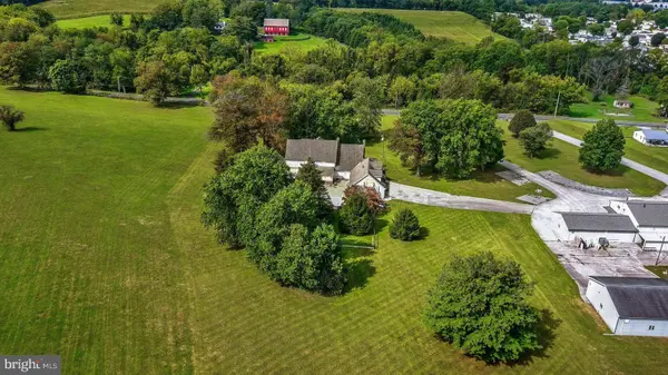 424 ABBOTTSTOWN PIKE, Abbottstown, PA 17301