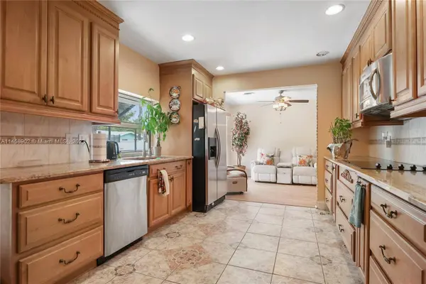 262 SW 52nd Ter, Plantation, FL 33317