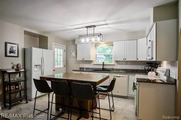 530 ROSELANE Court, Howell, MI 48843