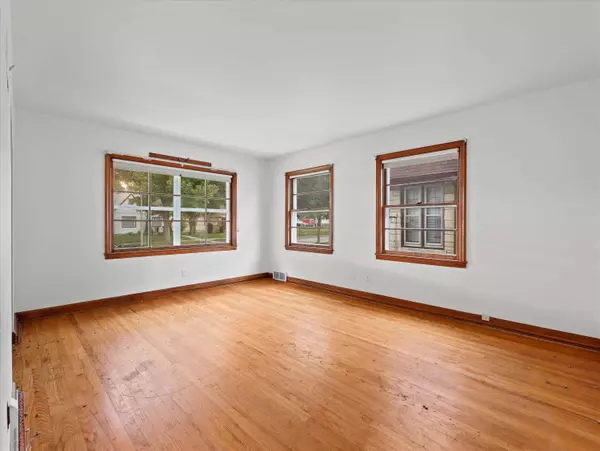 4921 N 24th Pl, Milwaukee, WI 53209